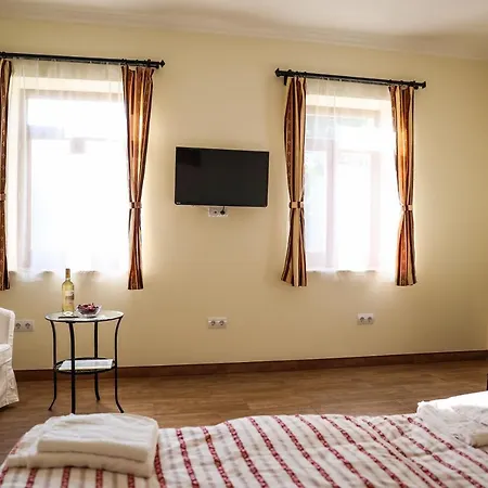 Szarvas - Jakuzzis Vendeghaz Guest house *