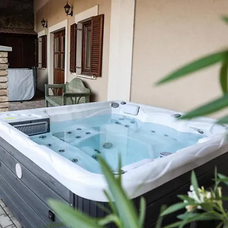 Affittacamere Szarvas - Jakuzzis Vendeghaz