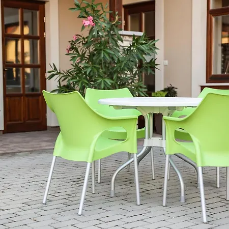 Szarvas - Jakuzzis Vendeghaz Guest house