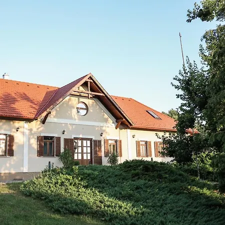 Szarvas - Jakuzzis Vendeghaz Guest house *