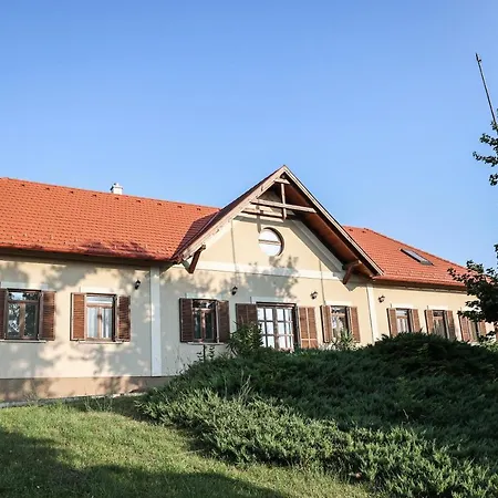 Penzion Szarvas - Jakuzzis Vendeghaz