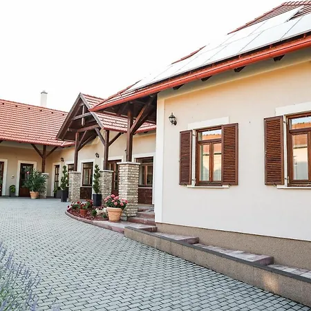 Szarvas - Jakuzzis Vendeghaz