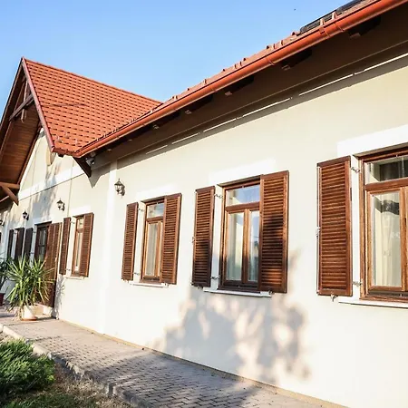 Penzion Szarvas - Jakuzzis Vendeghaz 3*