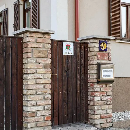 Szarvas - Jakuzzis Vendeghaz 3* Many