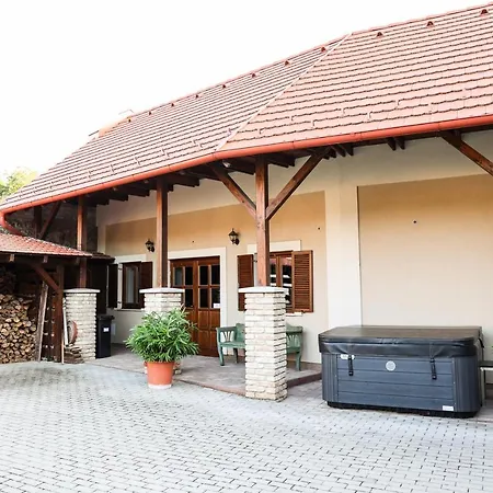Szarvas - Jakuzzis Vendeghaz Guest house Many