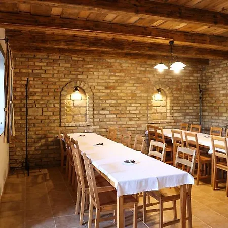 Szarvas - Jakuzzis Vendeghaz 3* Many