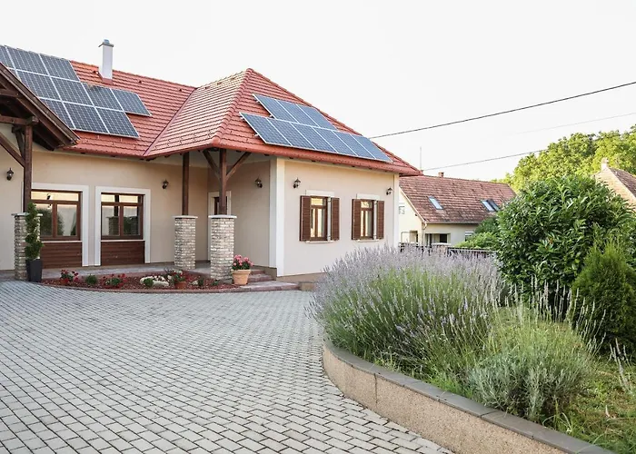 Szarvas - Jakuzzis Vendeghaz 3* Many