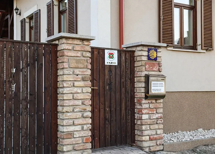 Szarvas - Jakuzzis Vendeghaz 3* Many